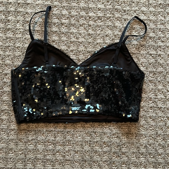 Size M, stunning black sequin cropped top. - Picture 2 of 5